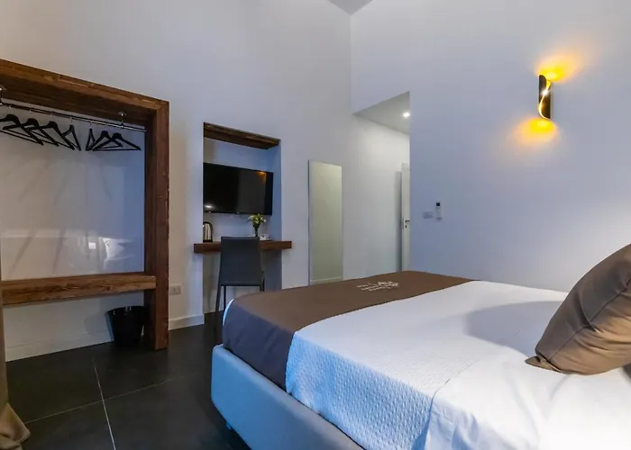 B&B Santa Chiara 나폴리